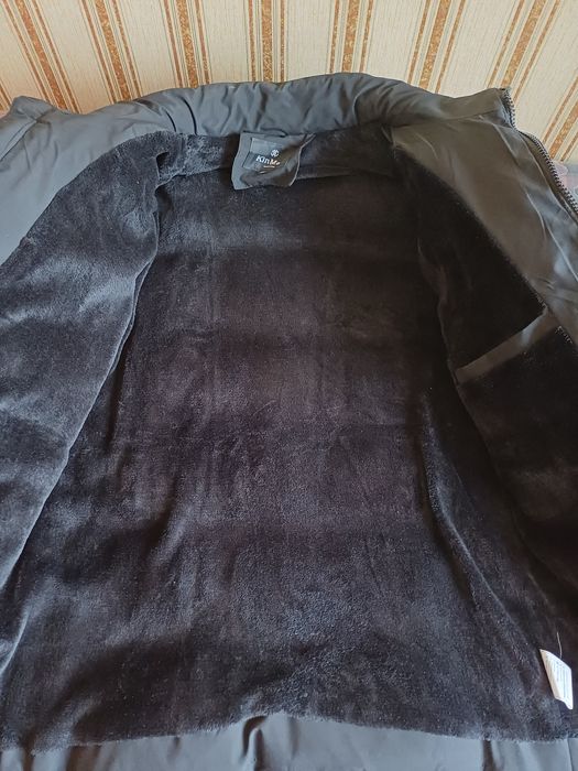 Продом зимную куртку