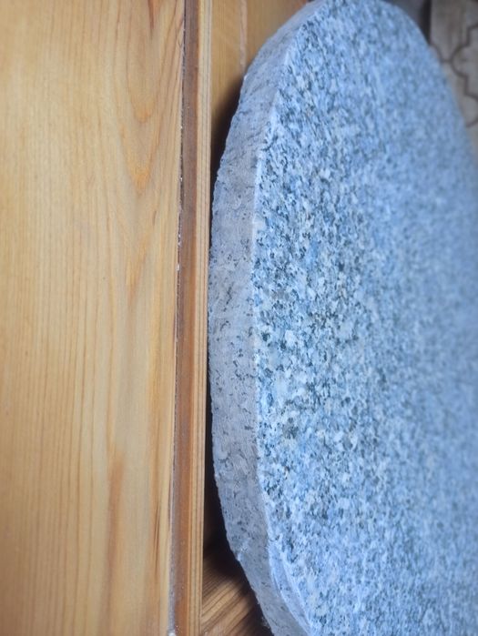 Гранитная плитка круглая, диаметр 48 см