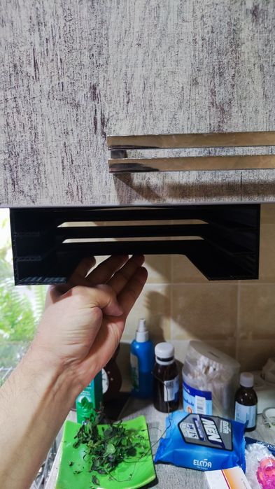 Крепление для разделочной доски.крепится снизу кухонного гарнитура.