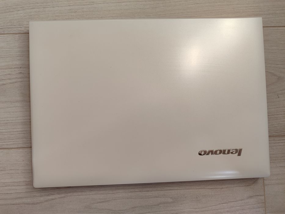 Ноутбук Леново белый