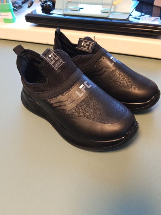 Продам детскую обувь 32 размер