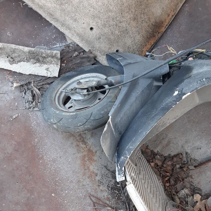 Продам или обмен.  2 скутера и самокат .