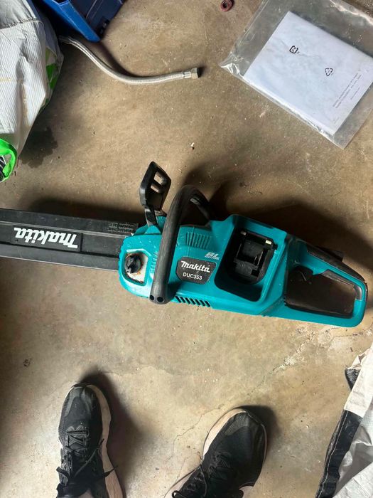 Makita DUC353 36V (18V+18V) – безчетков акумулаторен верижен трион