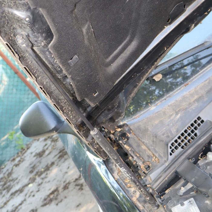 Амортисьори на преден капак за Alfa Romeo 159 sportwagon 1.9JTD 150