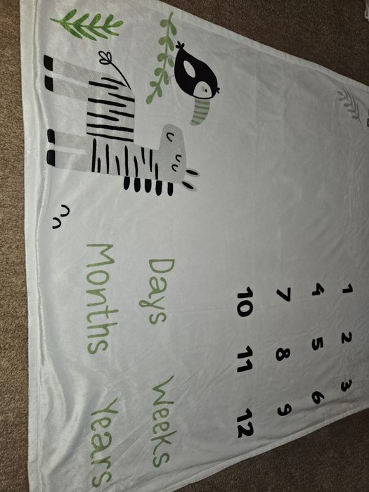 Килимче за месечинки на бебче