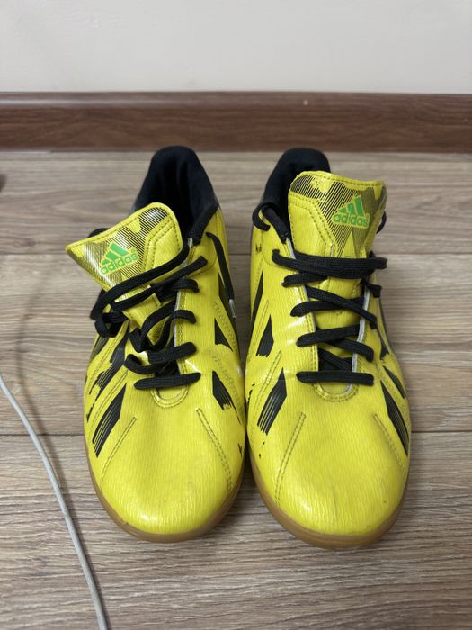 Футбольная обувь бутцы