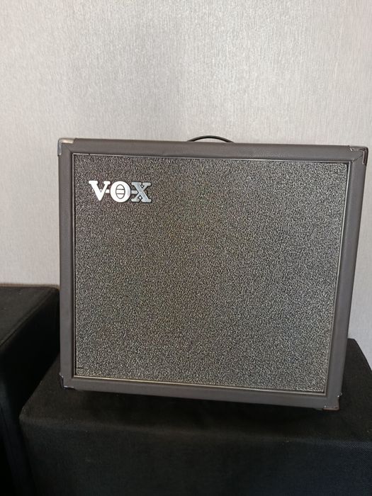 Продам гитарный комбо усилитель Vox
