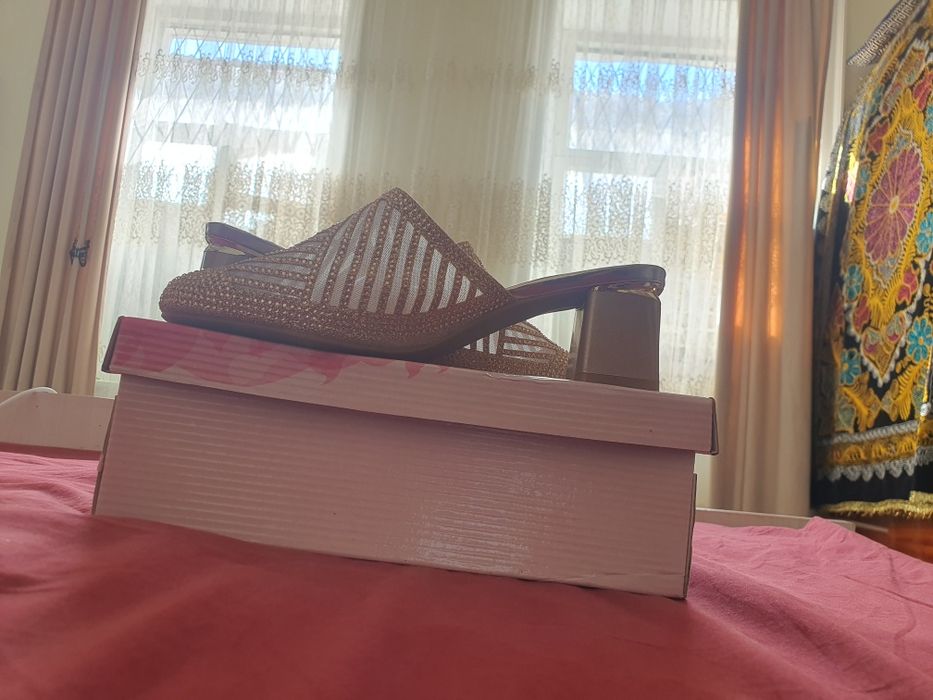 Orqasi ochiq Kelinlar uchun tufli 40-41 razmer