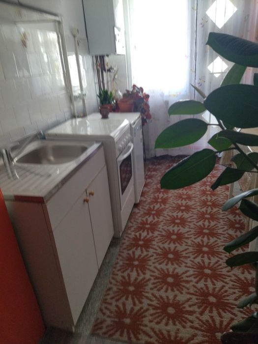 Inchiriez apartament