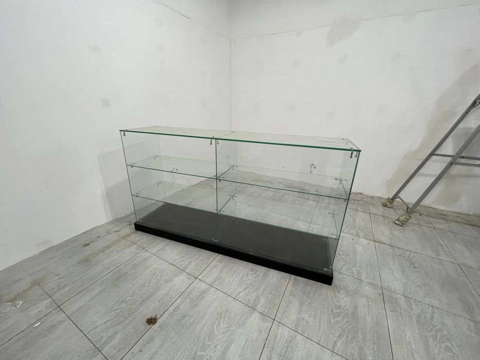 Ойнали витрина магазин учун