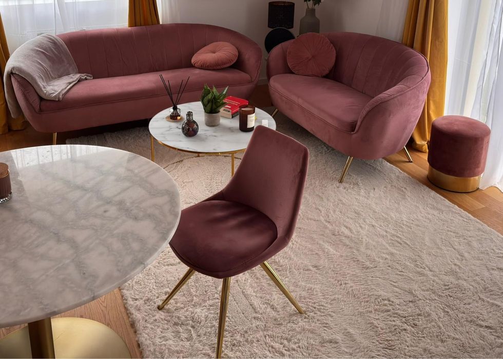 2 500lei - 2 canapele + 2 scaune+ taburet+ 2 perne decorative