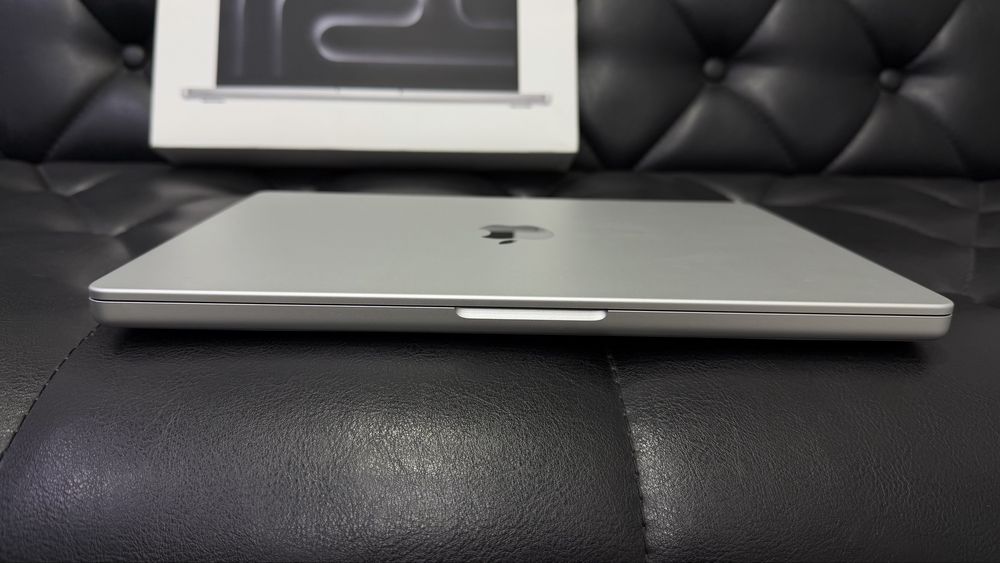 Apple MacBook Pro M3 Pro 18GB/512GB 14 Экран в идеальном состояние