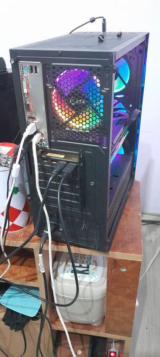 Продавам Геймърски Компютър 3060ti 8gb AMD RYZEN 5 5600x 16bg RAM DDR4