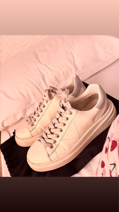 Обувки Guess Elbina