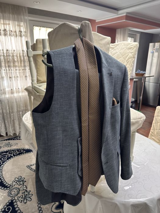 Костюм тройка серый цвет