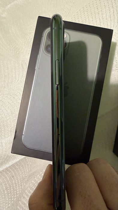 Продавам iphone 11 pro 256 gb