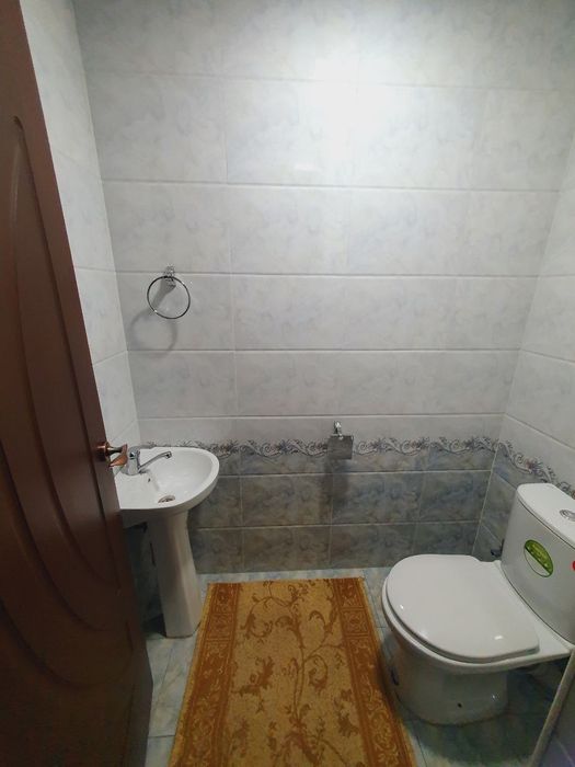 Uch qahramon xojiota,   hovli sotiladi