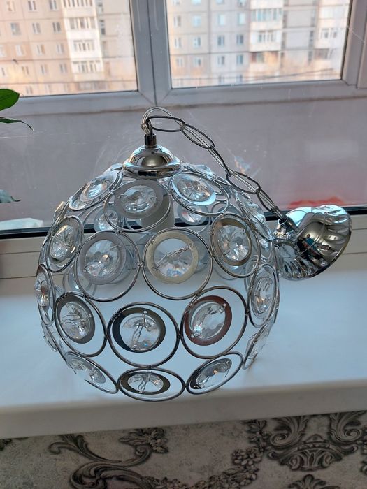 Люстры настенные и для потолка