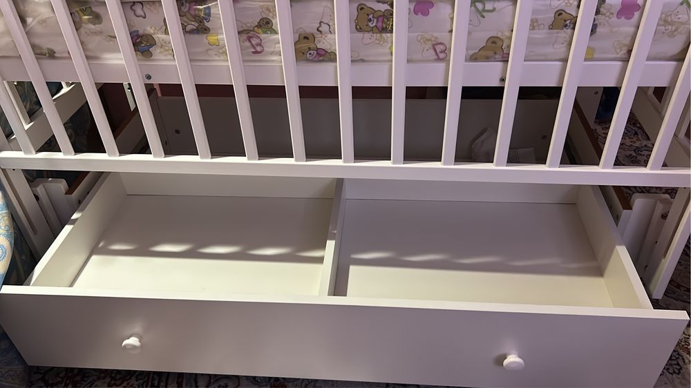 Детская кровать с полкой