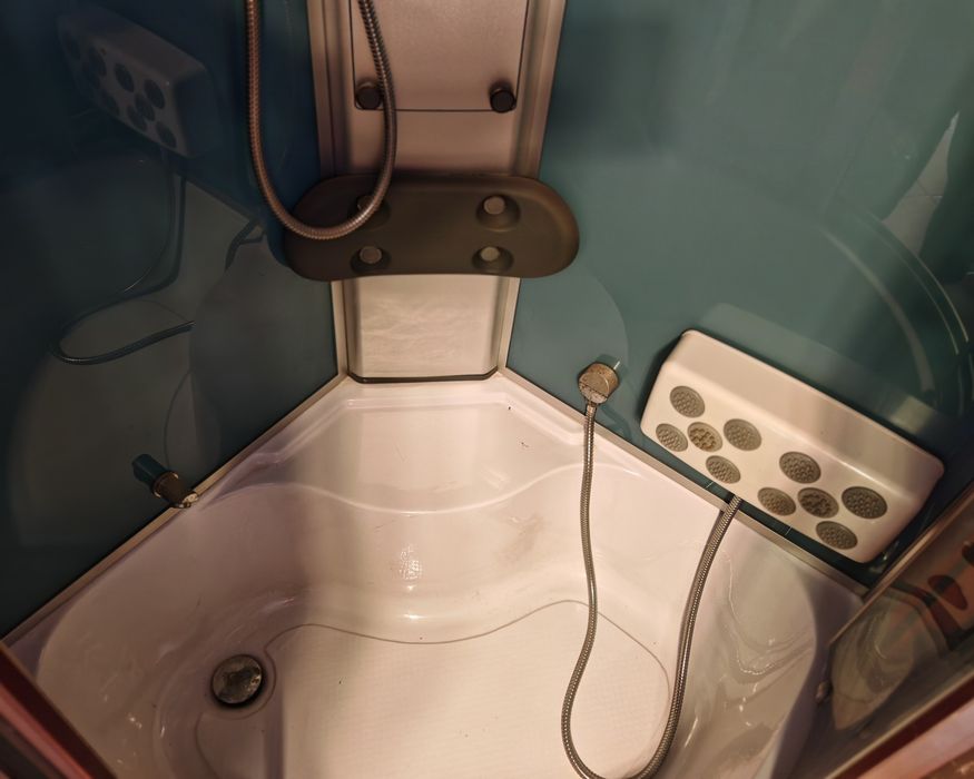 Cabina de dus nefolosită