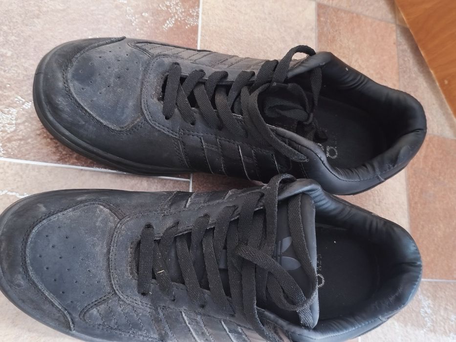 Разные обуви прадаём