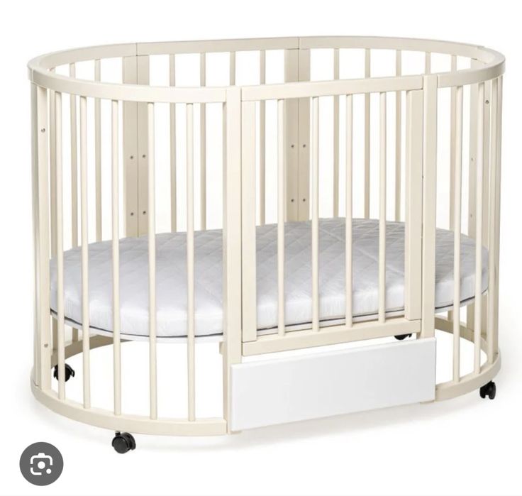 Детская кровать в бежевом цвете