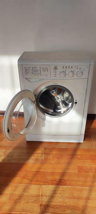 Продам стиральную машинку Indesit