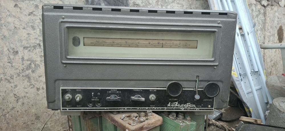 Радиоприемник антиквариат Казахстан 1974 год.