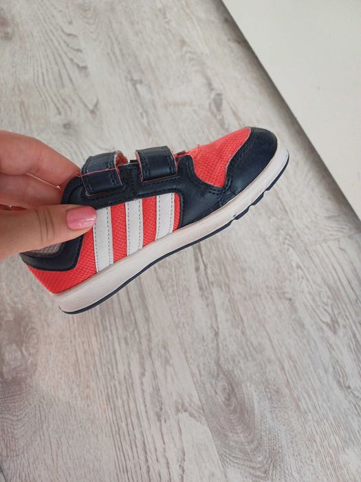 Маратонки Адидас, номер 26 и половина