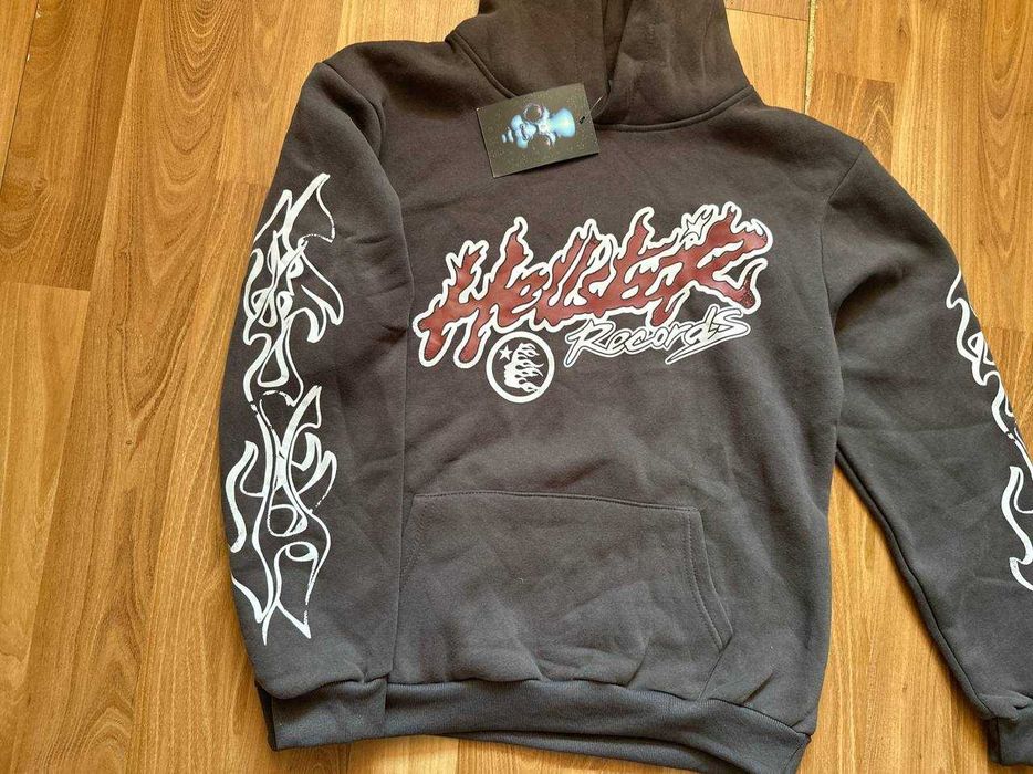 Hanorac Hellstar cu eticheta (nu Nike, Gucci, Adidas, Balenciaga)