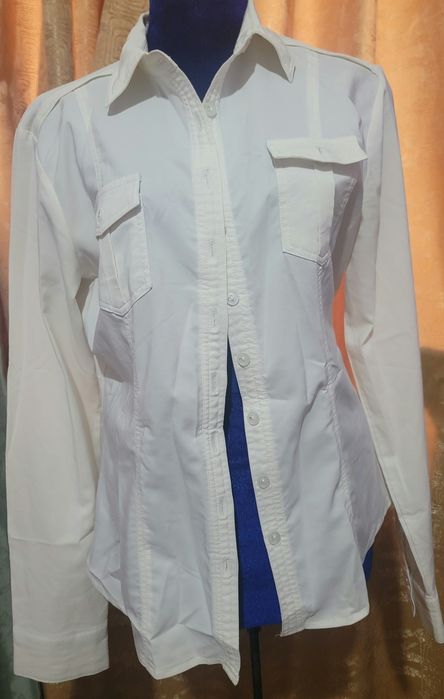 В новом состоянии блуска + юбка цена за всё школьное .