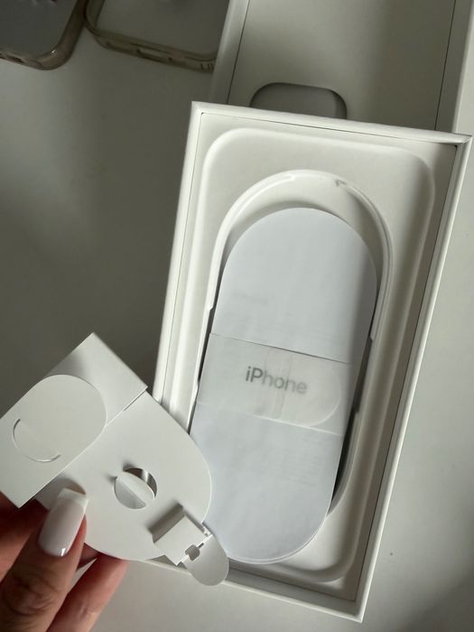 iPhone 16 pro бял 128 GB