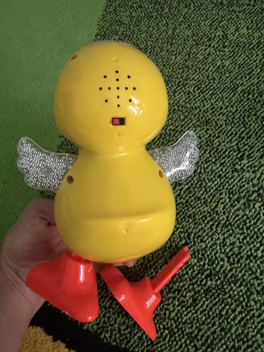 Игрушка сломана нога, рабочая