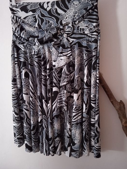 Дамски комплект памучен ,пола,жилетка и блуза всеки артикул по 12 лв.