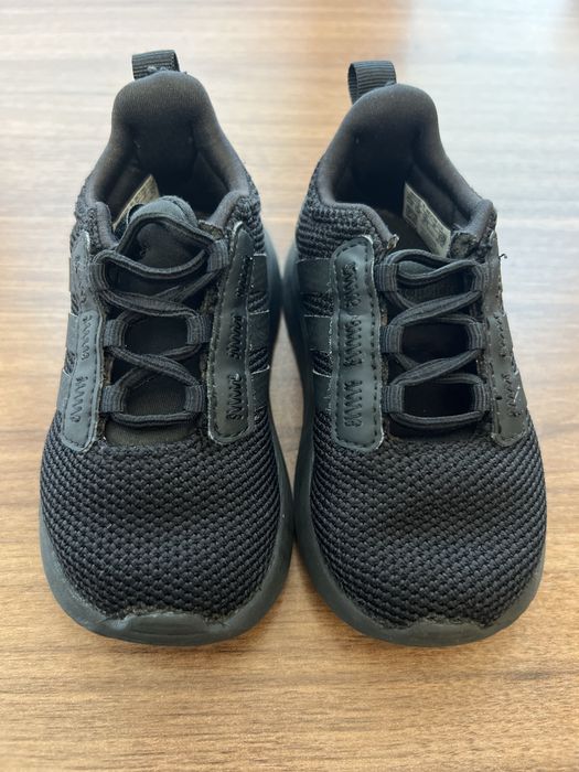 Vând adidasi Adidas Sportswear Racer