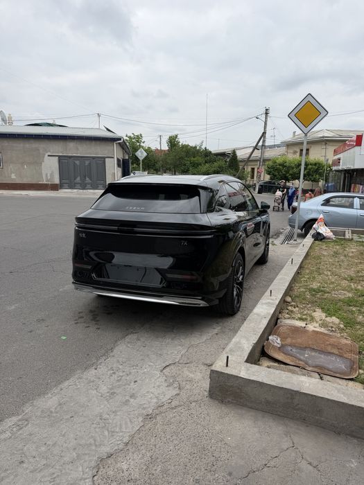 Zeekr 7 X RWD. Qora