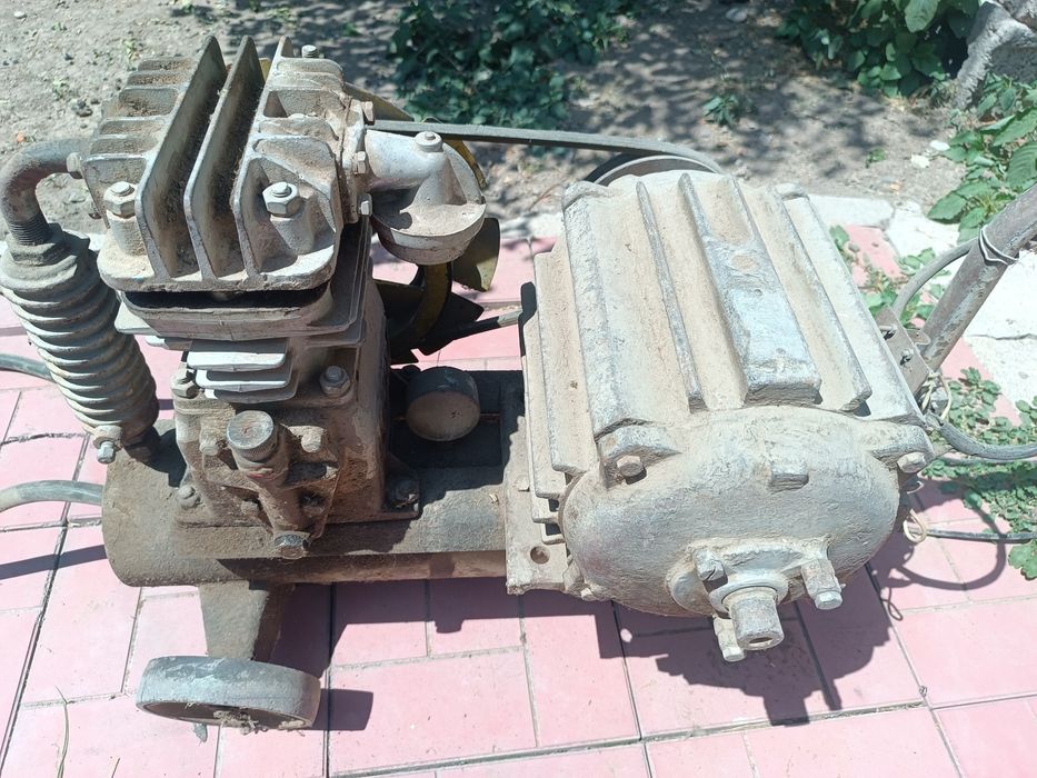 Продаётся компрессор советский