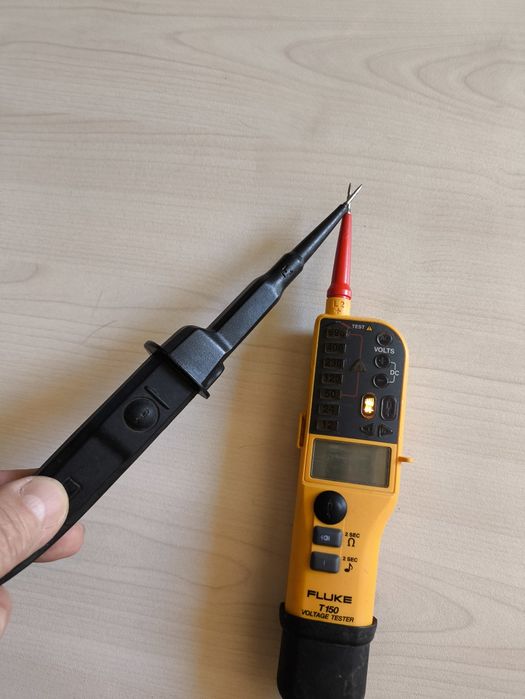 Fluke Т150 двуполюсен тестер за напрежение и проводимост с LCD дисплей