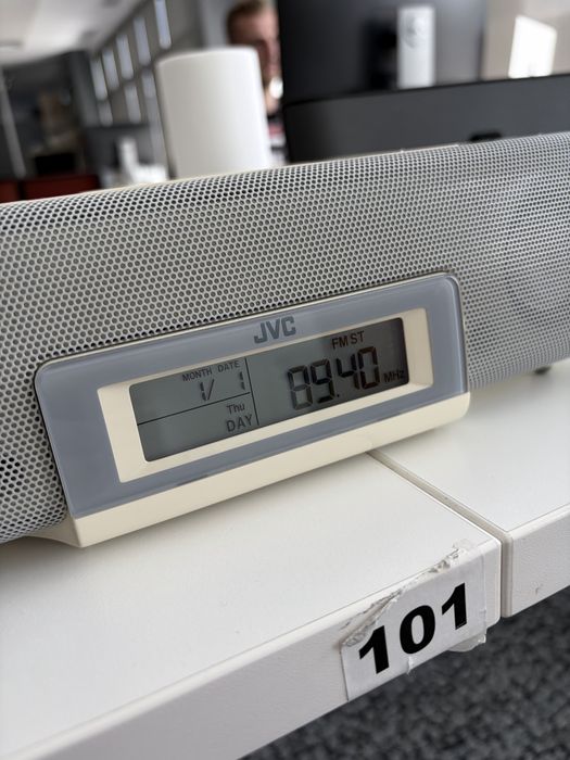 Radio FM JVC, cu alarma, docking si Aux