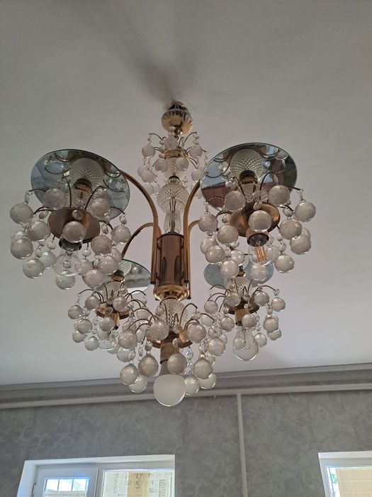 Продам люстру б/у
