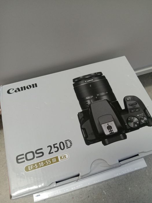 Kit Aparat Foto DSLR Sigilat - Canon EOS 250D +Obiectiv EF-S 18-55 lll