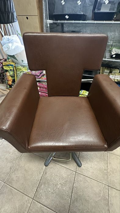 Фризьорски стол 2 броя