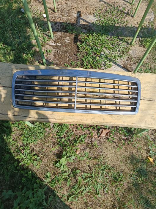 Продавам решетка за Мерцедес W210 елеганс