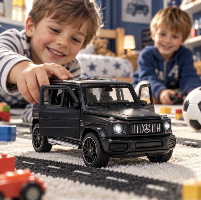 Метална количка Mercedes-Benz AMG G63 1:32 – Pull-Back, светлини и звуци, отварящи врати, черна