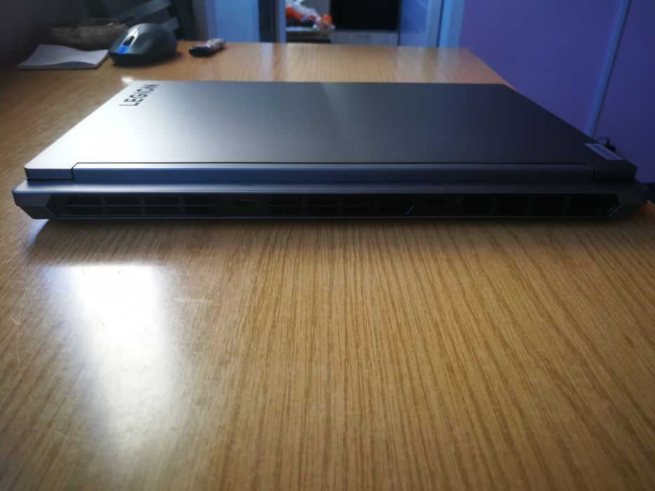 Лаптоп Lenovo Legion 5 16IRX9 с Windows 11 Pro-лицензиран