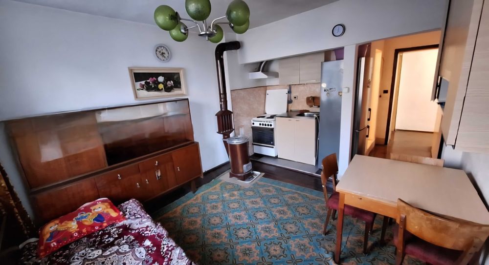 Къща в град Дебелец