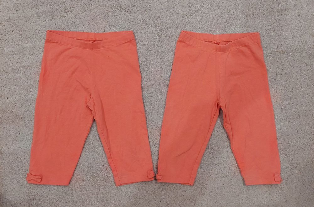 Дрехи за близначки, различни размери