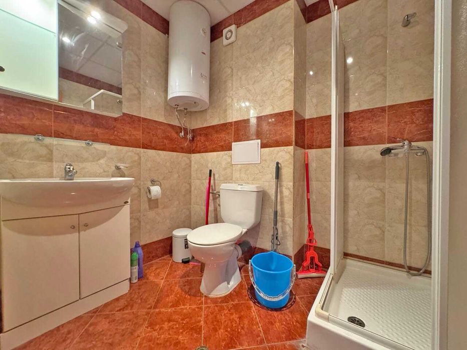 Просторен двустаен апартамент, Първа линия