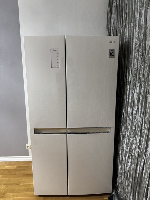 Двухдверный холодильник LG Side By Side