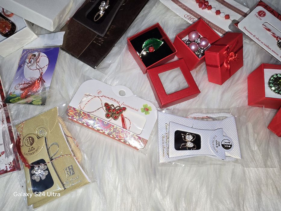 Mărțișoare, broșe